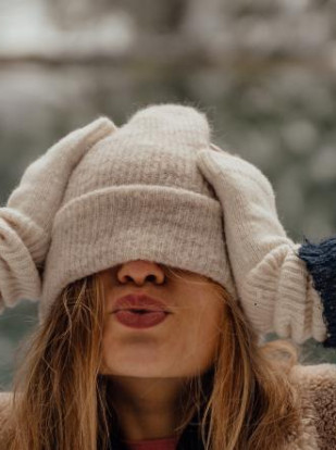 Hair Care in the Cold Season – Pros, Cons, and Protection Secrets Hair Care in the Cold Season – Pros, Cons, and Protection Secrets